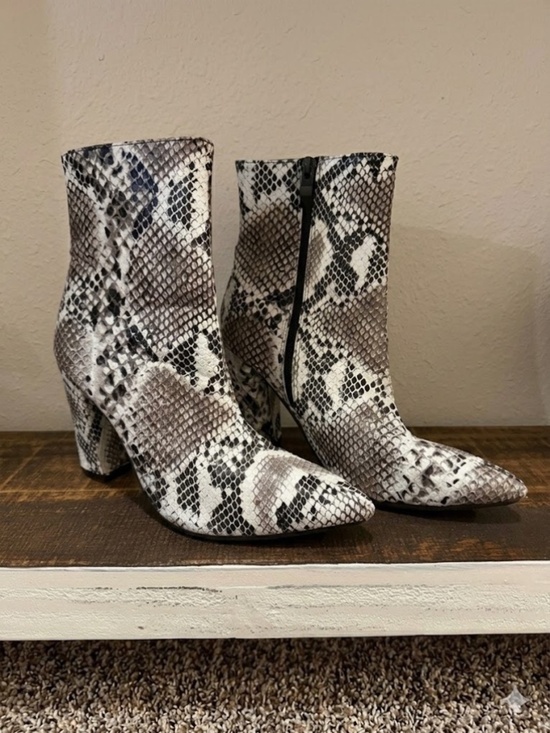 Unbranded Shoes - Snakeskin Booties, Sz 38, EUC
